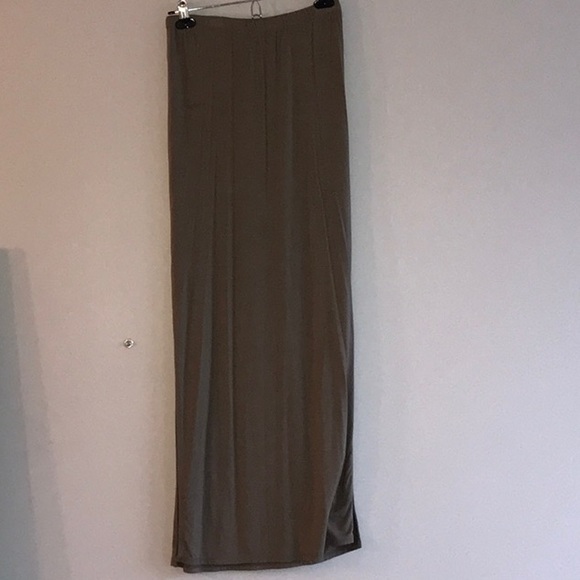Army green Aritzia BABATON maxi skirt - Picture 2 of 4
